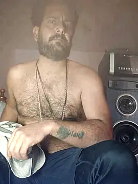 Snapshot of MAGNETICDADDY8 chatting on 12/15/25, 06:17 MAGNETICDADDY8 online show from 12/15/25, 06:17