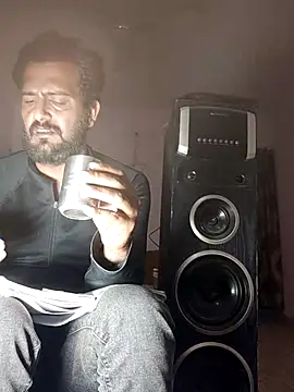 Snapshot of MAGNETICDADDY8 chatting on 12/16/25, 12:43 MAGNETICDADDY8 online show from 12/16/25, 12:43