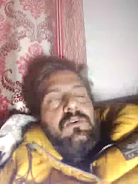 Snapshot of MAGNETICDADDY8 chatting on 12/18/25, 01:22 MAGNETICDADDY8 online show from 12/18/25, 01:22