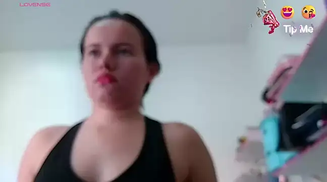 Snapshot of camillebr chatting on 01/29/25, 05:35 camillebr online show from 01/29/25, 05:35