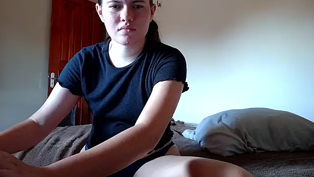 Snapshot of camillebr chatting on 02/05/25, 06:37 camillebr online show from 02/05/25, 06:37