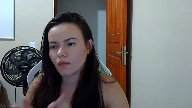 Snapshot of camillebr chatting on 02/20/25, 11:54 camillebr online show from 02/20/25, 11:54