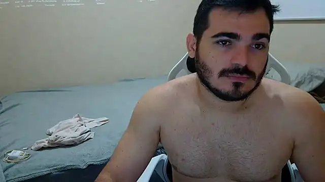 Snapshot of camillebr chatting on 03/20/25, 10:54 camillebr online show from 03/20/25, 10:54