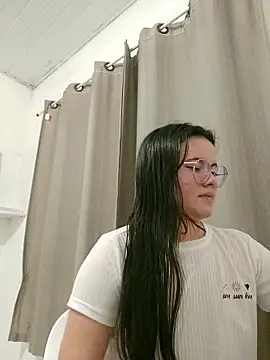 Snapshot of camillebr chatting on 10/05/25, 11:13 camillebr online show from 10/05/25, 11:13