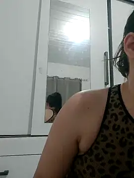 Snapshot of camillebr chatting on 12/16/25, 12:04 camillebr online show from 12/16/25, 12:04