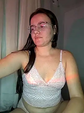 Snapshot of camillebr chatting on 05/14/26, 12:28 camillebr online show from 05/14/26, 12:28