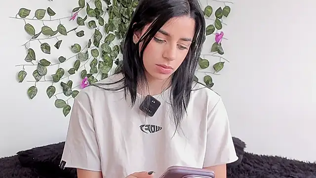 Laurensmith9 online show from 06/11/26, 02:48