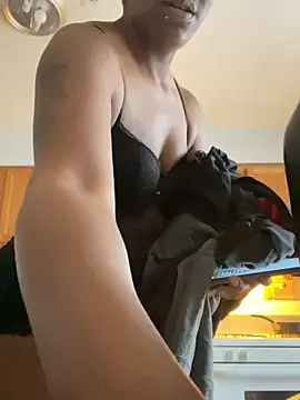 Snapshot of Yoshibaby2670 chatting on 02/16/25, 02:10 Yoshibaby2670 online show from 02/16/25, 02:10