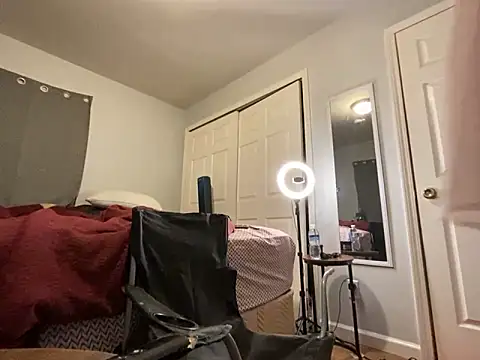 Snapshot of Yoshibaby2670 chatting on 03/17/25, 01:03 Yoshibaby2670 online show from 03/17/25, 01:03