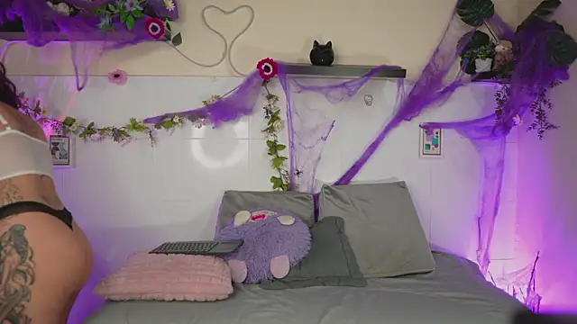 bri cullen online show from 10/30/25, 02:18