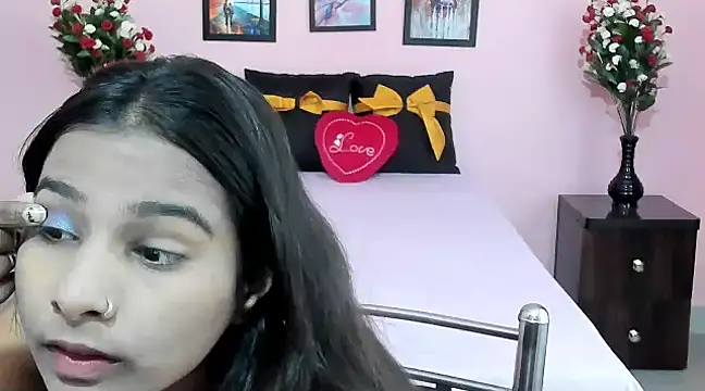 Snapshot of Melis_Sandra chatting on 02/14/25, 03:43 Melis Sandra online show from 02/14/25, 03:43