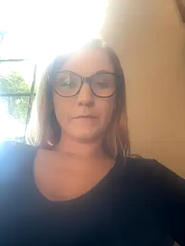 Snapshot of Kitty_DaCocks chatting on 10/18/25, 07:58 Kitty DaCocks online show from 10/18/25, 07:58