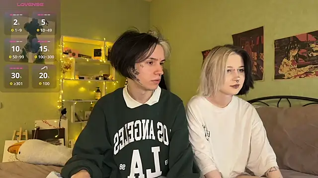 Snapshot of VeryRare_TwinS chatting on 10/20/25, 07:58 VeryRare TwinS online show from 10/20/25, 07:58