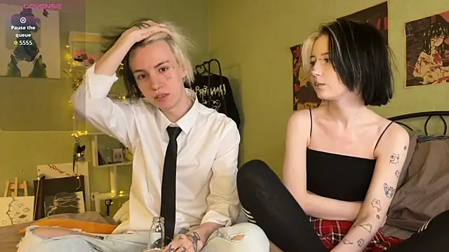 Snapshot of VeryRare_TwinS chatting on 10/21/25, 11:38 VeryRare TwinS online show from 10/21/25, 11:38