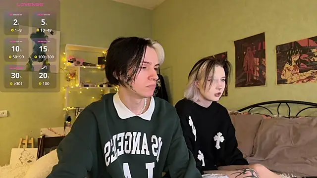 Snapshot of VeryRare_TwinS chatting on 10/23/25, 02:33 VeryRare TwinS online show from 10/23/25, 02:33