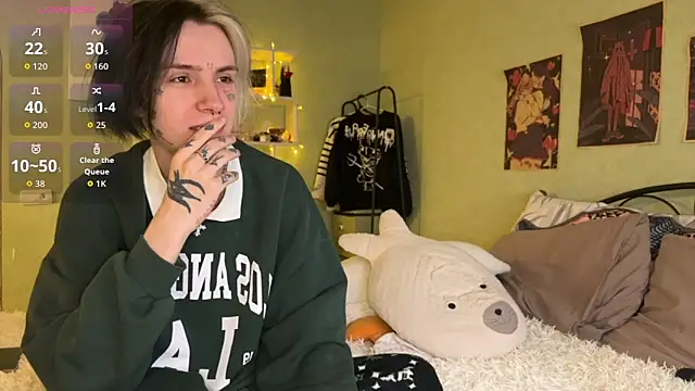 Snapshot of VeryRare_TwinS chatting on 10/31/25, 08:21 VeryRare TwinS online show from 10/31/25, 08:21