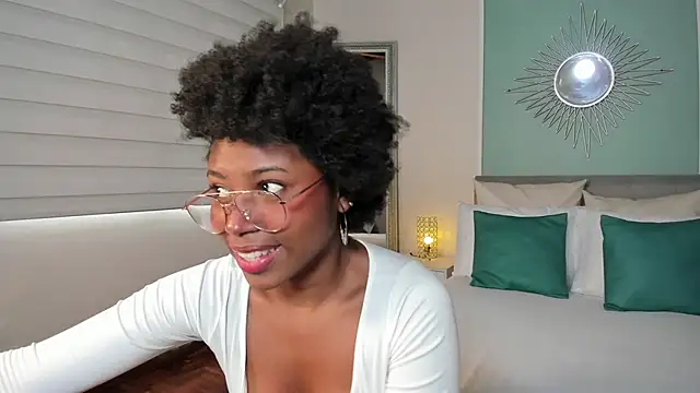 violeta ruiz  online show from 02/05/25, 04:25