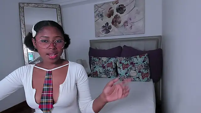 violeta ruiz  online show from 02/20/25, 04:57