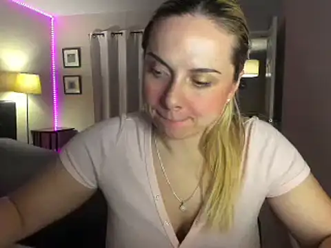 Snapshot of HappyIva chatting on 09/20/25, 06:47 HappyIva online show from 09/20/25, 06:47