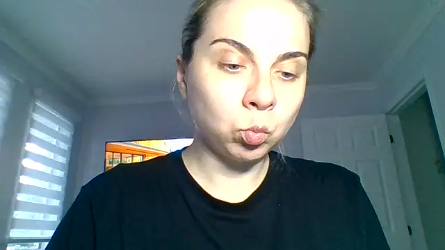 Snapshot of HappyIva chatting on 09/30/25, 09:20 HappyIva online show from 09/30/25, 09:20