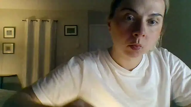 Snapshot of HappyIva chatting on 10/08/25, 05:16 HappyIva online show from 10/08/25, 05:16