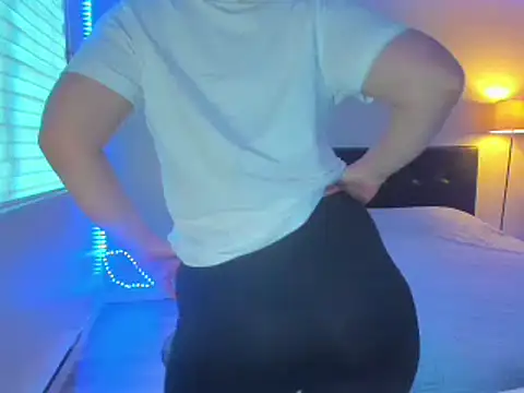 Snapshot of HappyIva chatting on 12/02/25, 05:30 HappyIva online show from 12/02/25, 05:30