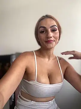 Samantha bigboobs online show from 01/09/25, 07:40