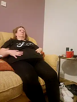 Snapshot of curvy_girl71 chatting on 01/12/25, 06:59 curvy girl71 online show from 01/12/25, 06:59