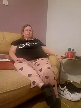 Snapshot of curvy_girl71 chatting on 01/15/25, 06:40 curvy girl71 online show from 01/15/25, 06:40