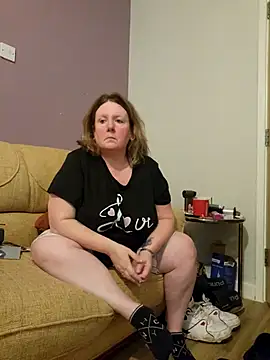 Snapshot of curvy_girl71 chatting on 03/08/25, 07:20 curvy girl71 online show from 03/08/25, 07:20