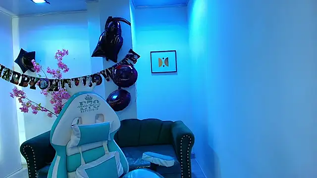 Snapshot of Arianna_sweeet chatting on 10/30/25, 04:03 Arianna sweeet online show from 10/30/25, 04:03