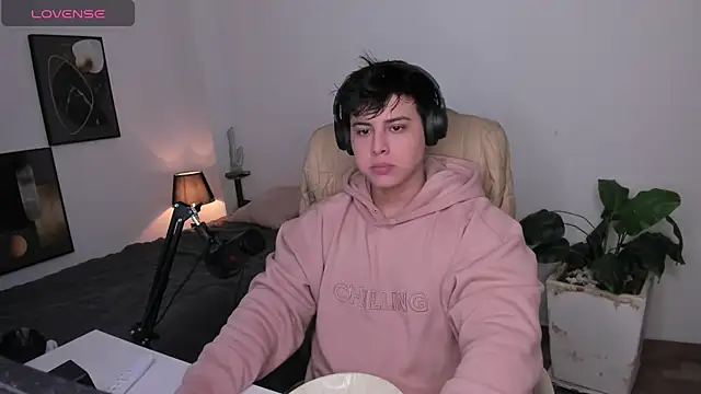 Snapshot of Thom_Ohtani chatting on 11/14/25, 02:54 Thom Ohtani online show from 11/14/25, 02:54