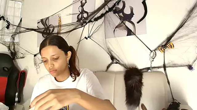 nicole lara online show from 10/24/25, 08:27