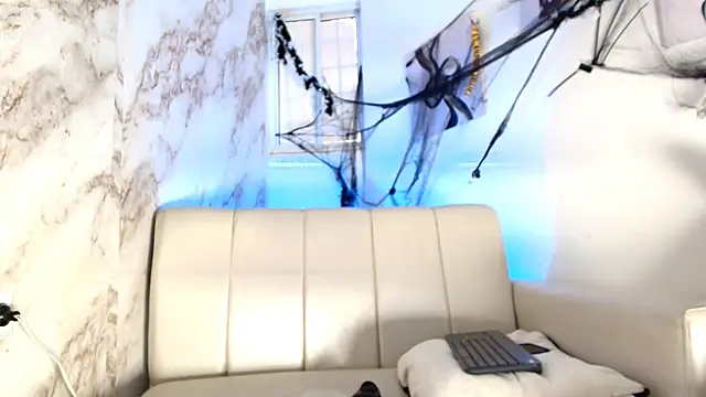 nicole lara online show from 10/28/25, 08:00