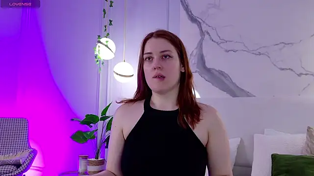 Snapshot of EllieGarson chatting on 06/06/26, 05:06 EllieGarson online show from 06/06/26, 05:06