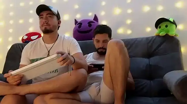 Snapshot of ErickBrant chatting on 02/23/25, 12:41 ErickBrant online show from 02/23/25, 12:41