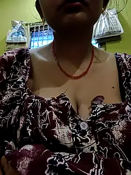 Snapshot of beloits chatting on 02/28/25, 12:32 beloits online show from 02/28/25, 12:32