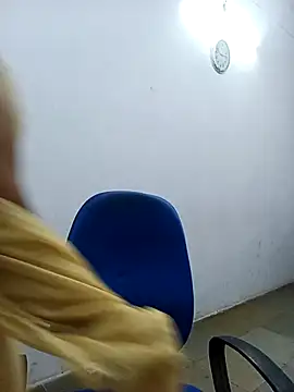 Snapshot of Lucky-Deepthi chatting on 09/16/25, 09:16 Lucky-Deepthi online show from 09/16/25, 09:16