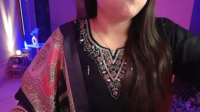 Snapshot of Mitikaa chatting on 12/20/25, 02:24 Mitikaa online show from 12/20/25, 02:24