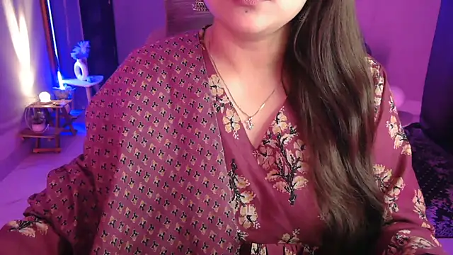 Snapshot of Mitikaa chatting on 12/21/25, 02:24 Mitikaa online show from 12/21/25, 02:24