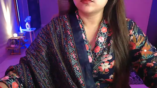 Snapshot of Mitikaa chatting on 12/22/25, 02:36 Mitikaa online show from 12/22/25, 02:36