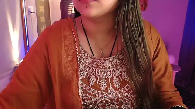 Snapshot of Mitikaa chatting on 02/17/26, 01:07 Mitikaa online show from 02/17/26, 01:07