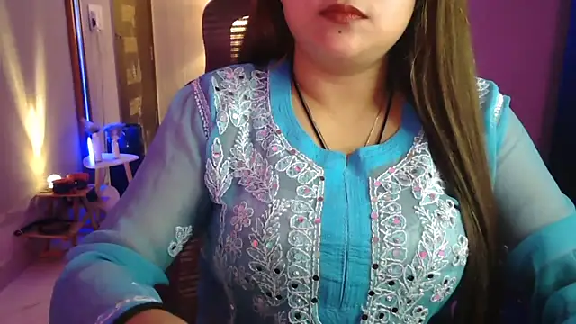 Snapshot of Mitikaa chatting on 04/10/26, 12:54 Mitikaa online show from 04/10/26, 12:54