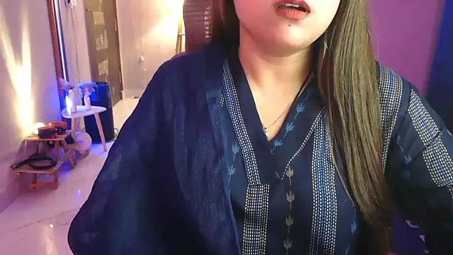 Snapshot of Mitikaa chatting on 04/16/26, 09:39 Mitikaa online show from 04/16/26, 09:39