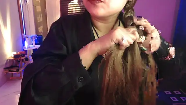 Snapshot of Mitikaa chatting on 04/19/26, 01:21 Mitikaa online show from 04/19/26, 01:21