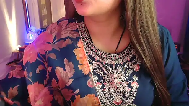 Snapshot of Mitikaa chatting on 05/04/26, 01:40 Mitikaa online show from 05/04/26, 01:40