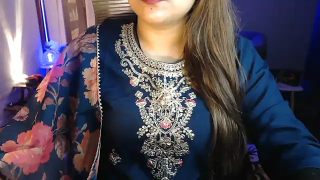 Snapshot of Mitikaa chatting on 05/15/26, 01:40 Mitikaa online show from 05/15/26, 01:40