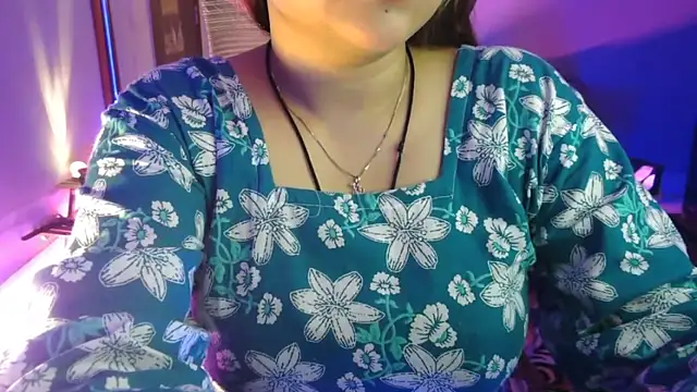 Snapshot of Mitikaa chatting on 06/04/26, 03:56 Mitikaa online show from 06/04/26, 03:56
