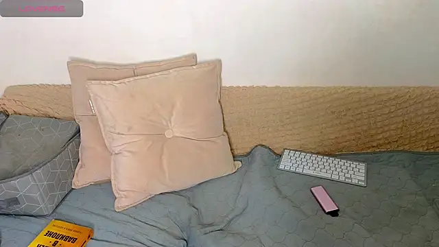 Snapshot of emilytrays chatting on 03/05/26, 06:31 emilytrays online show from 03/05/26, 06:31