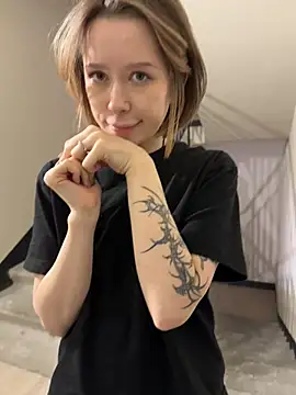 Snapshot of Alexandria_Balenciaga chatting on 02/21/25, 10:15 Alexandria Balenciaga online show from 02/21/25, 10:15